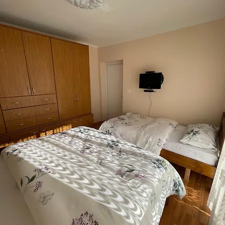 Apartment Sweet Escape *